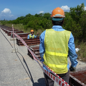 Hàng rào sân bay Quốc Tế Cam Ranh